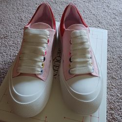 Alexander McQueen
Sneakers