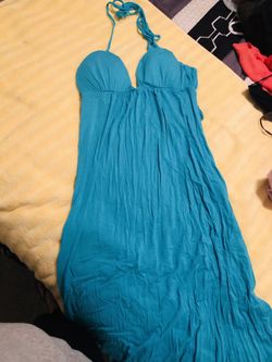 Clothes in good condition... just cleaning out my closet .. they don’t fit no more most are size small only a few medium. Feel free to ask ... really
