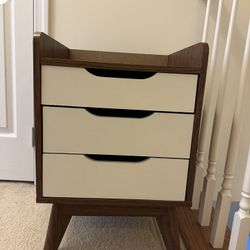 Wood 3-Drawer Storage Nightstand 