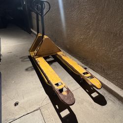 Pallet jacks
