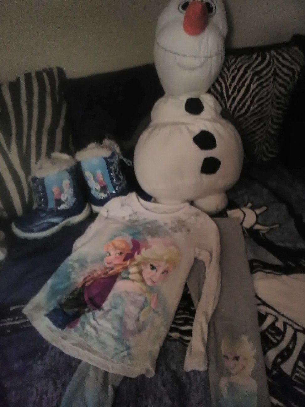 Frozen disney pants and shirt size5,frozen snow boots, olaf stuffed animal