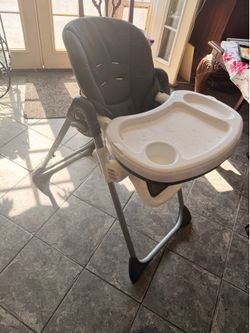 Free High Chair Read Description