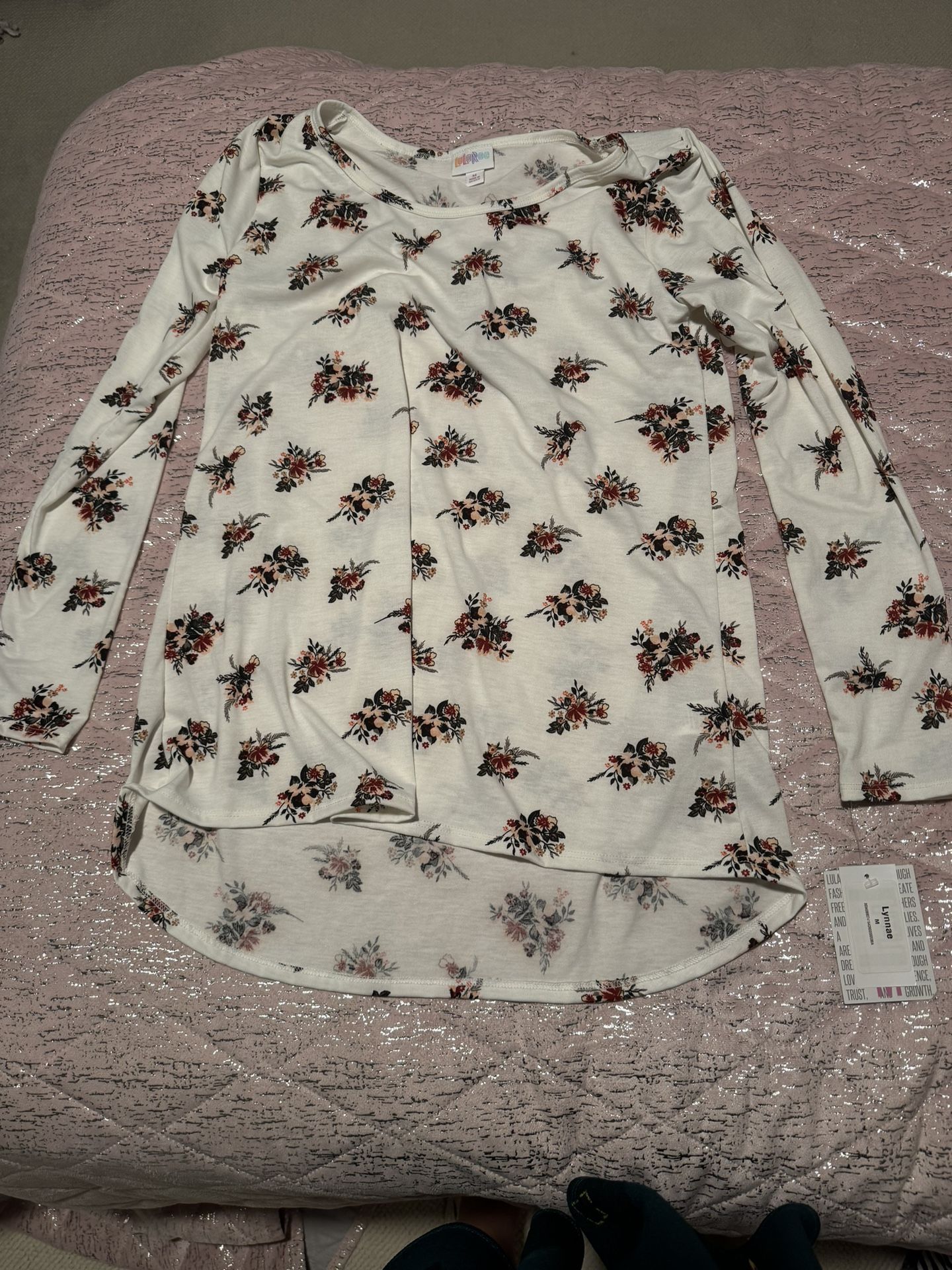 Nwt Womens Lularoe Floral White of Sleeved Shirt