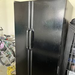 GE MICROWAVE AND REFRIGERATOR BLACK