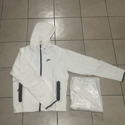 White Nike Tech Full Set