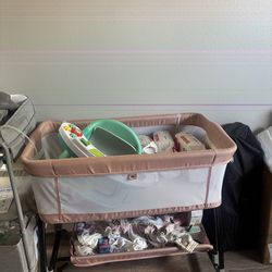 Changing table / bassinet/ Crib