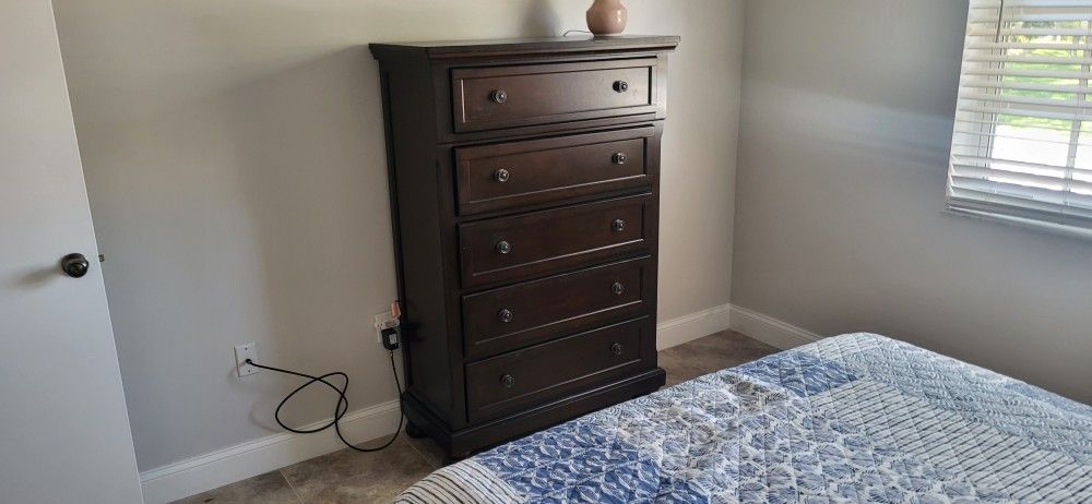 Dresser