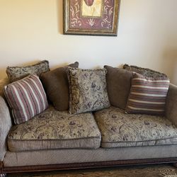 Couch set from rooms to go