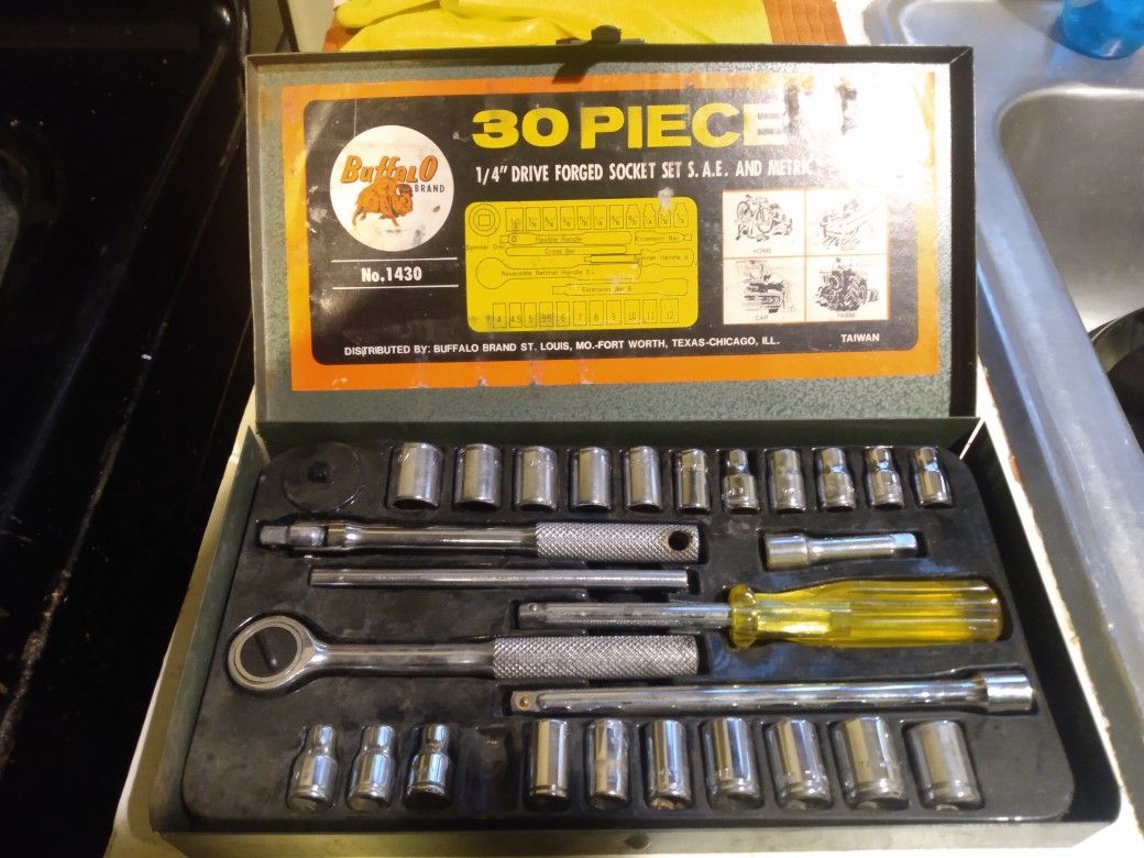 Vintage 30 Piece Socket Set Buffalo