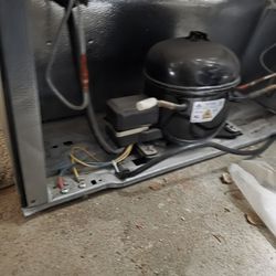 ⭐ Black Retro Fridge - 10.0 cu. ft. - Perfect Garage/Shop/Camper Unit ⭐