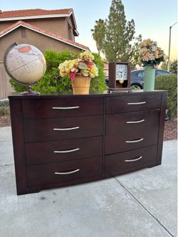 8 Drawer Wood Dresser Chest of Drawers Furniture Good Condition