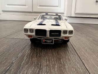 Diecast 1/18 Scale 1969 Pontiac Firebird Trans Am Road Signature