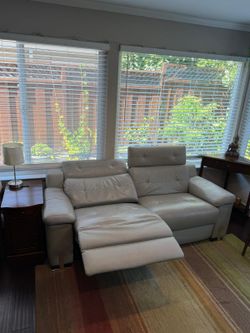 Power Reclining Genuine Leather Loveseat – Excellent Condition