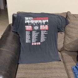 Size XL, Tom, Petty, And The Heartbreakers Tour Mojo T-Shirt.