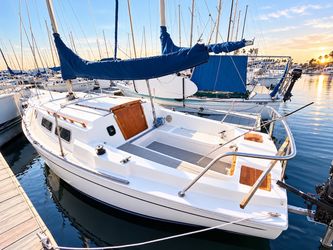 1985 Laguna sailboat 24’