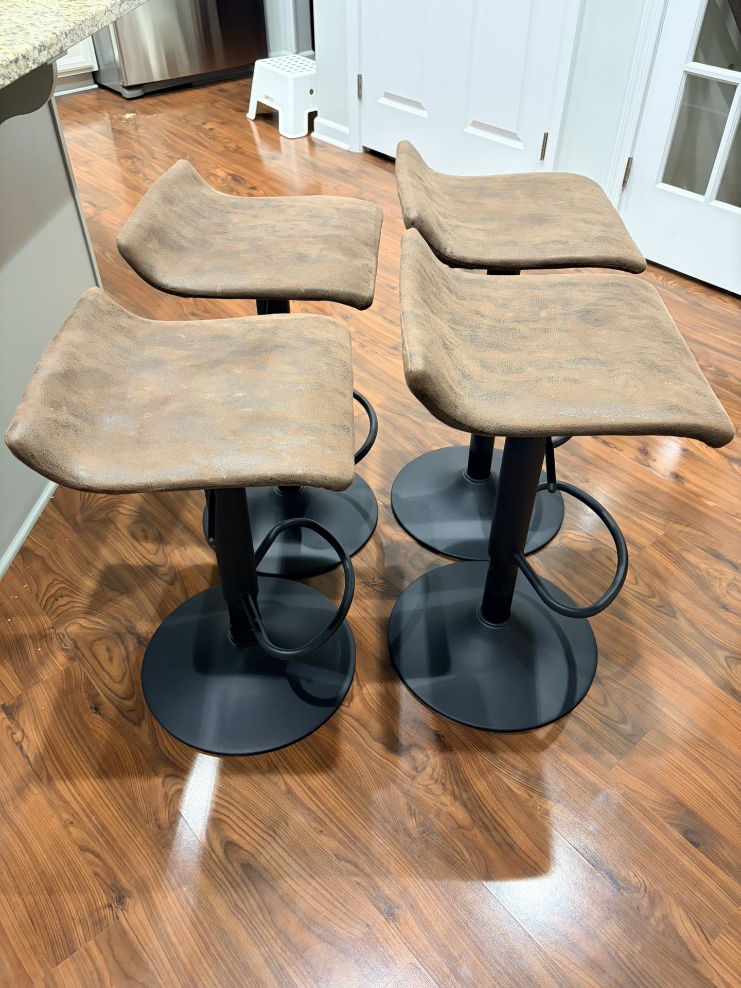Set of 4 Modern Adjustable Bar Stools – Metal Base, Swivel, Brown Seats