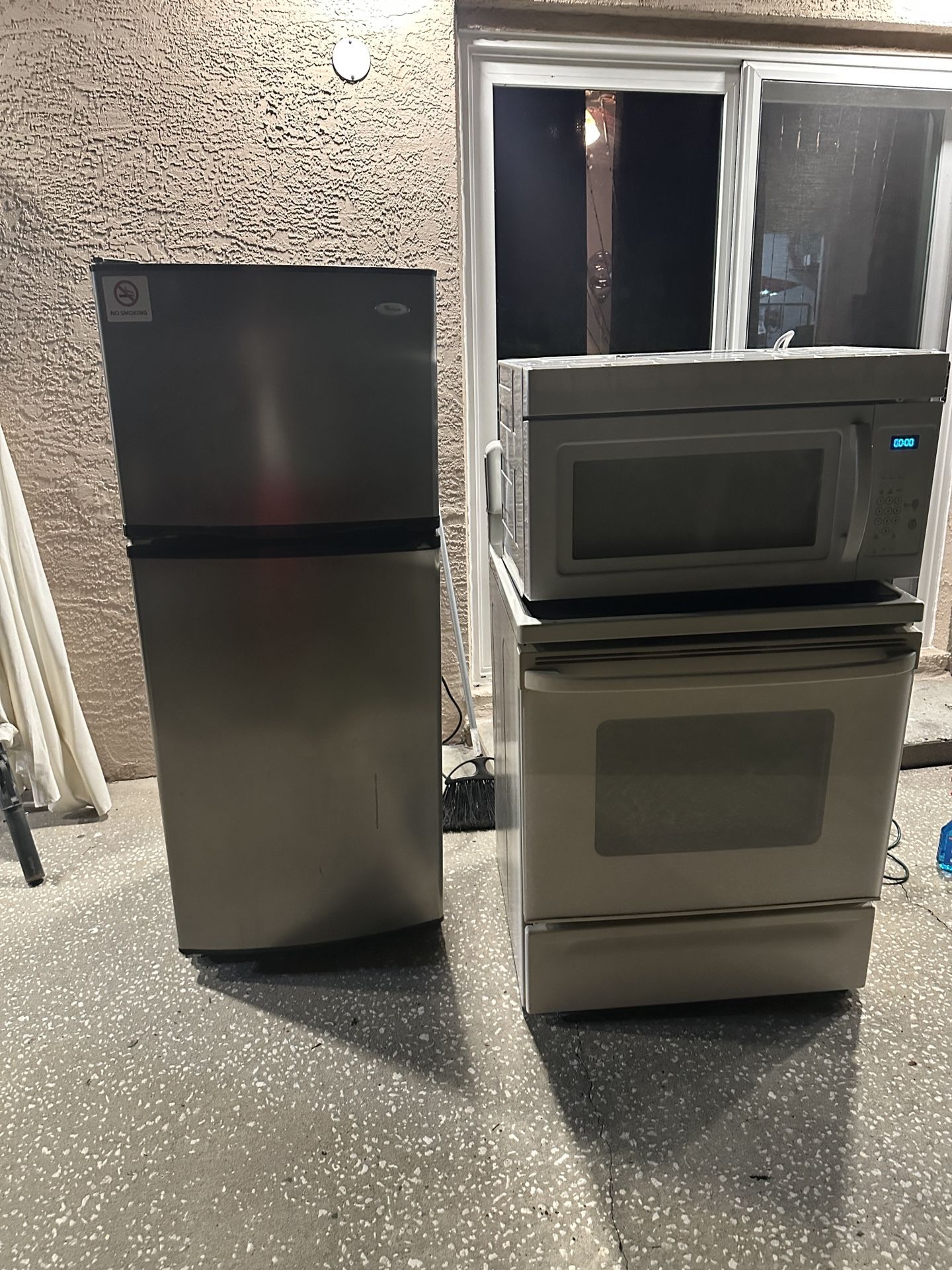 Kitchen Appliances Bundle - Fridge, Stove, Microwave (Good Condition)