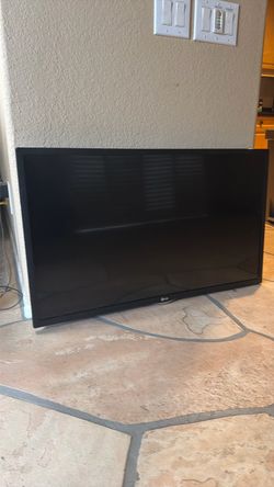 3x 39’’ LG SMART TV