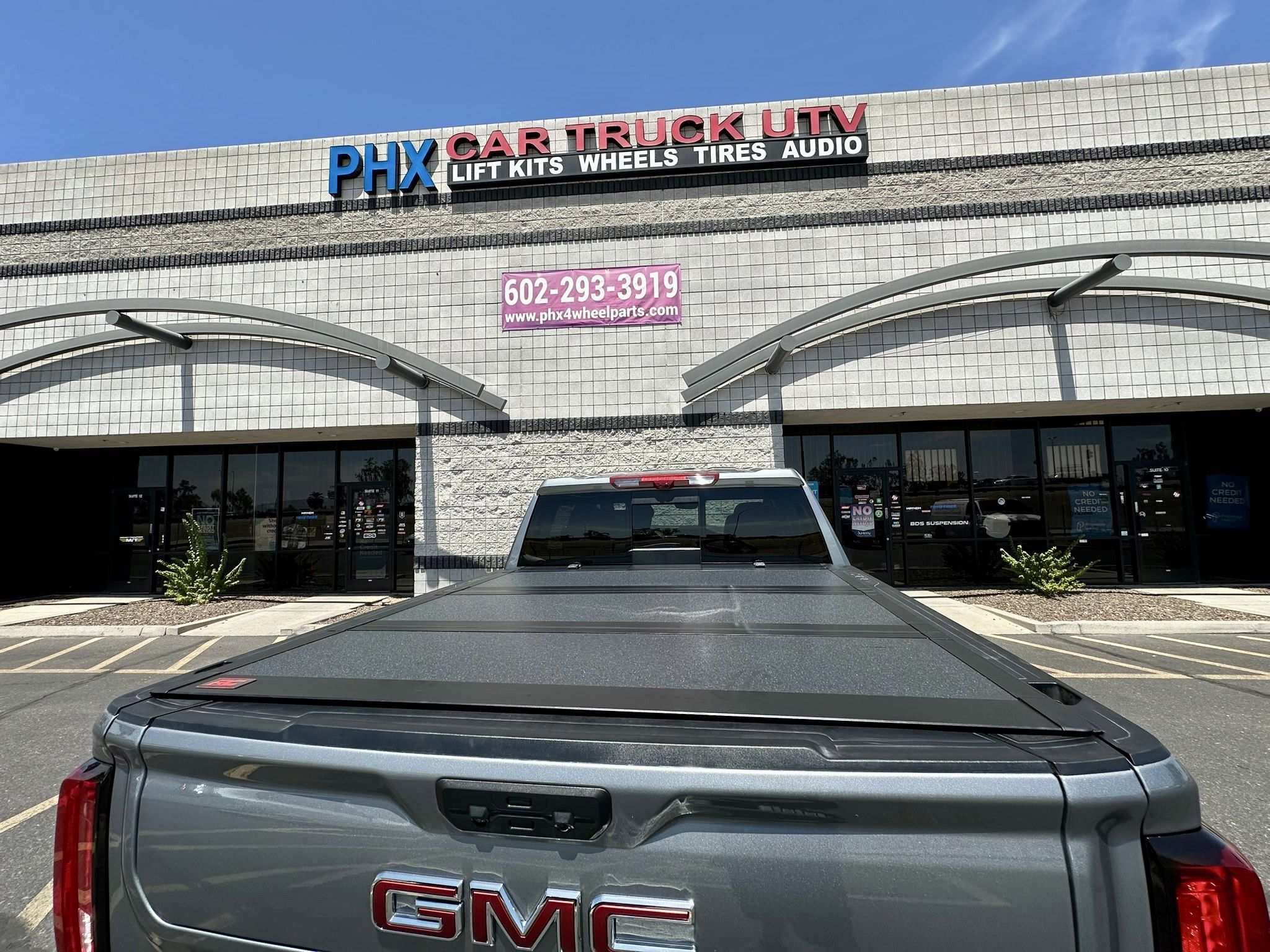 INSTALACION GRATIS en La COMPRA De Una Cubierta DeCaja para Tu TROCA O JEEP (financiamos)