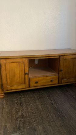 Entertainment center