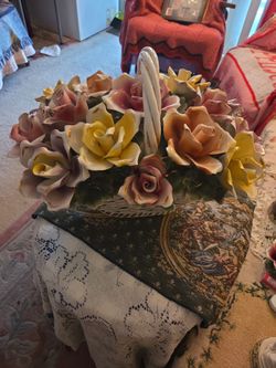 ANIQUITE  CAPODIMONTE ROSE BASKET