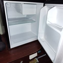 Hisense Mini Fridge Almost New