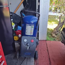 Campbell Hausfield 20 Gallon Oil Less Air Compressor 