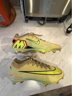 Nike cleats size 8