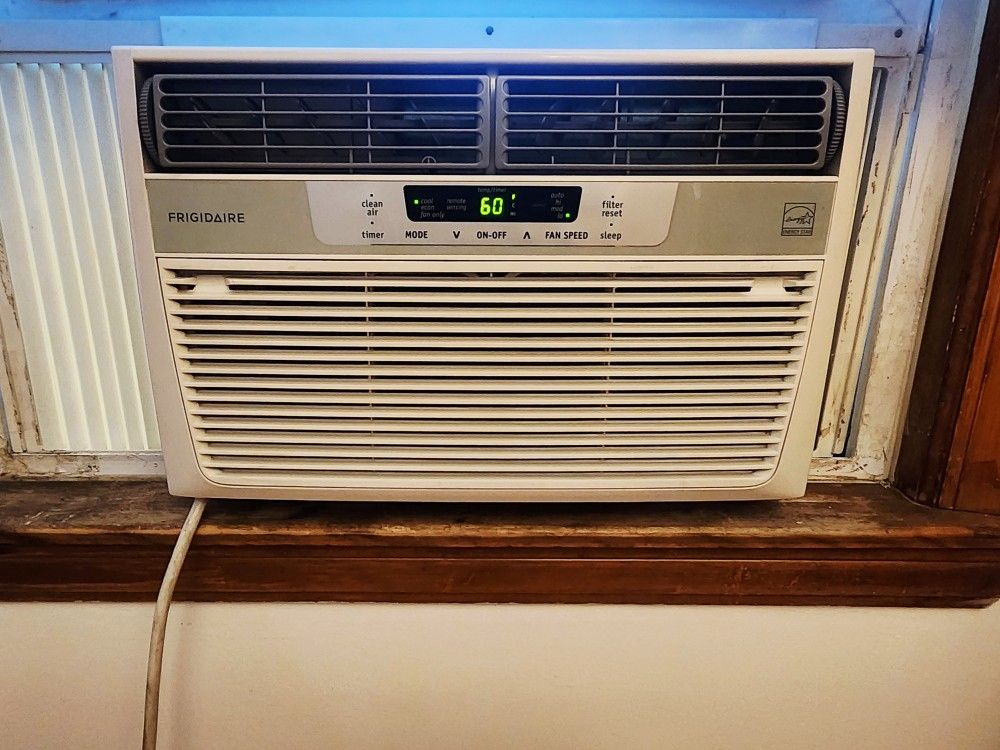 8000 BTU WINDOW AC UNIT AIR CONDITIONER