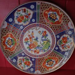 Vintage Japanese Imari Plate with Floral Design and Gold Detail, Porcelain 10” Wall Plaque Plate. 1960's Made in Japan 

