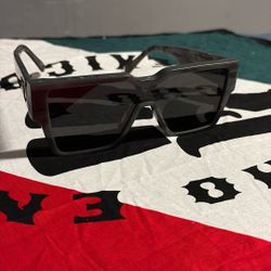 LV SUNGLASSES 