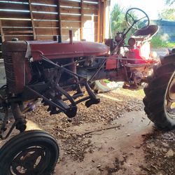 Old Farmall tractor 