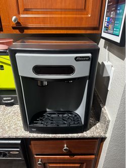 FOLLET ICE/WATER MACHINE.