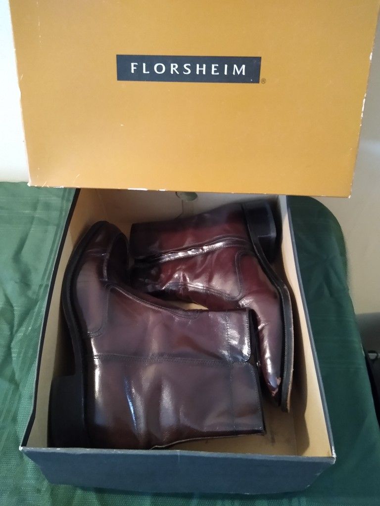 Men's Size 9 1/2 Short Dress Boots