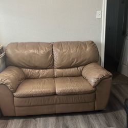 Brown leather Love seat For 2 💕