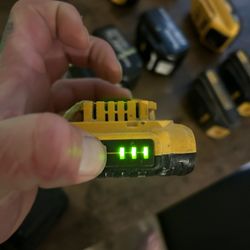 Dewalt 20v 2ah Bat