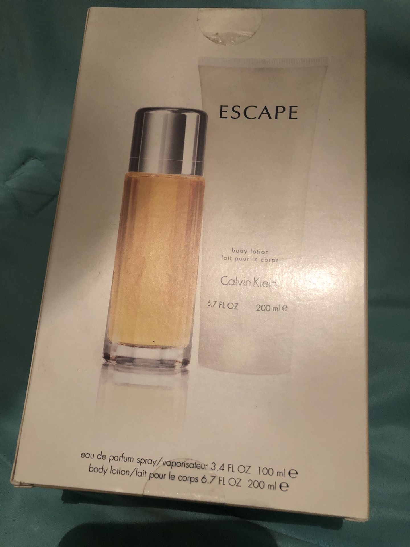 Perfume y crema Escape Calvin Klein. 3.4