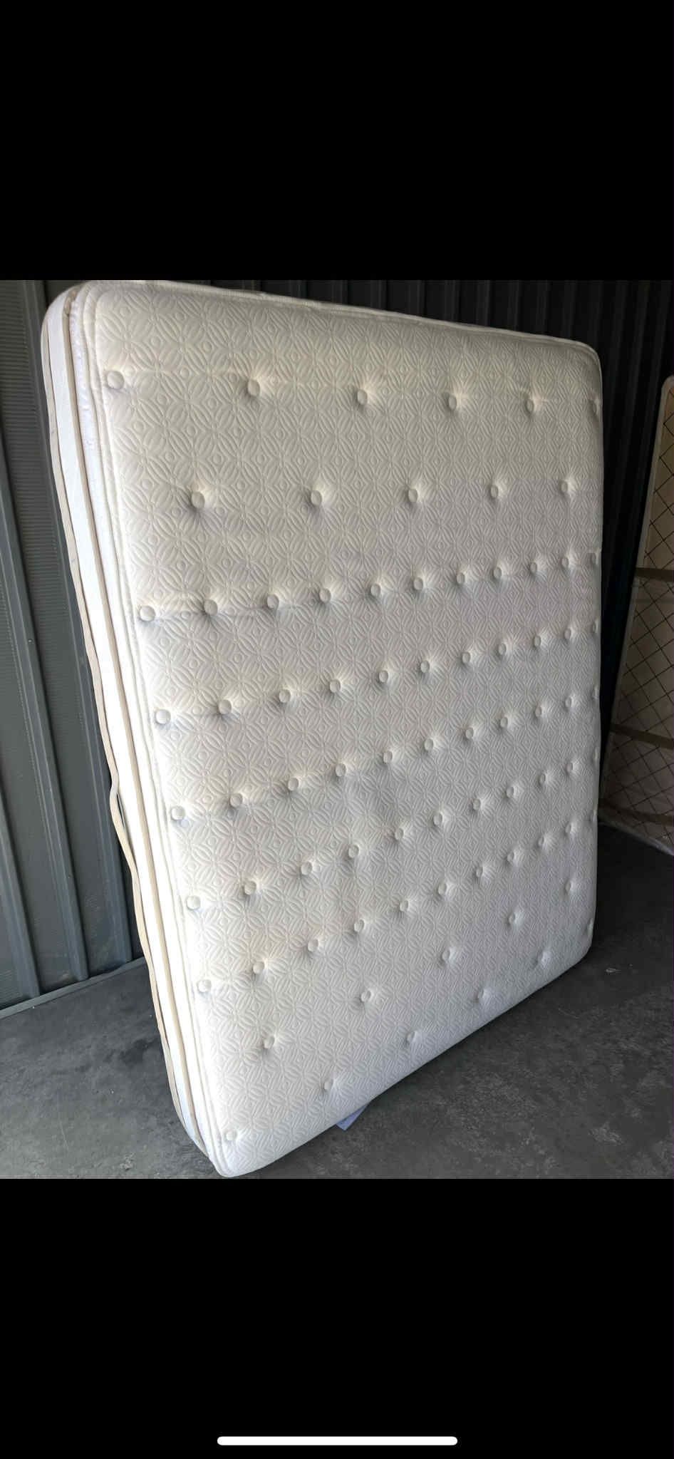 Full Size XL Mattress & Box Spring Combo By Sealy 