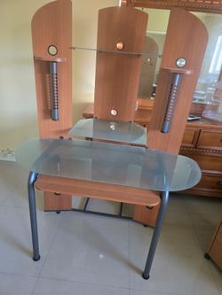 Vendo mesa de computadora, de esquina
