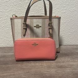 Like New Coach Purse With Wallet 