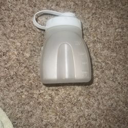 Rubbermaid Servin Saver 1 Pint Juice Bottle Drink Container 16 oz W/ Lid White