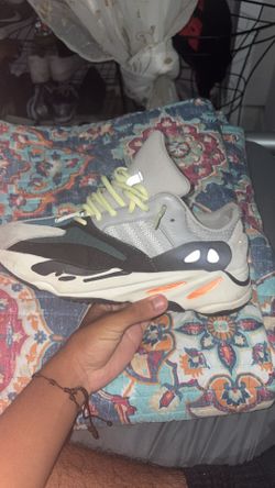 Yeezy wave runner sz 9 used