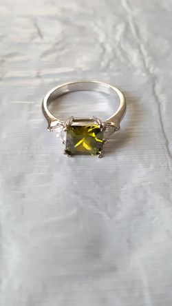Green stone ring