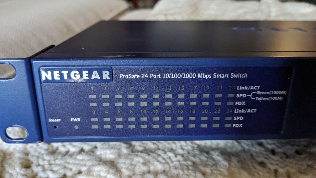 Switch Netgear Prosafe GS724T V3H1 – 24 Ports Gigabit – Montable En Rack – Occasion