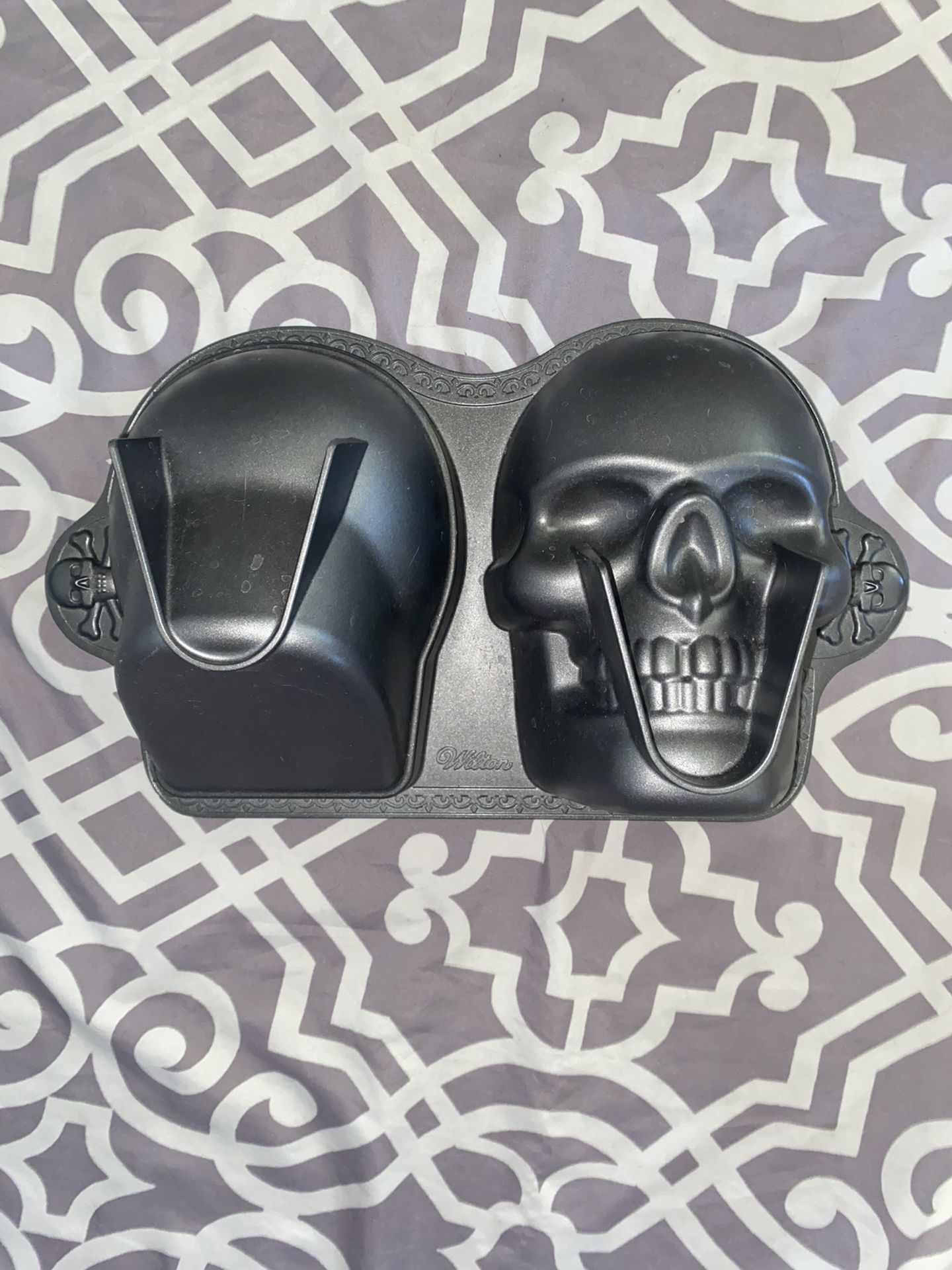 Silicone Craft DIY Skull Goth Cake Shape Wax Mold Metal