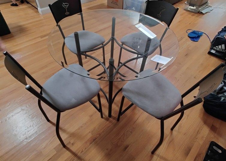 Round Glass Dining Table w/ 4 Chairs
