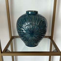 Porcelain Decorative Pot / Flower Vase