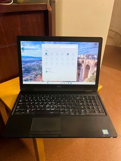 Dell latitude 5580 15.6inch I5-7300 @ 2.60 GHz  8GB RAM  256GB SSD Windows 11 pro. SMALL CRACK ON THE LEFT CORNER. See pictures fore more details  NO 