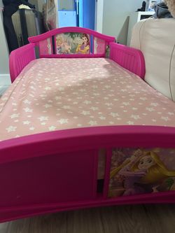 Toddler princess bed with mattress