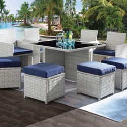 Outdoors Furnitures 